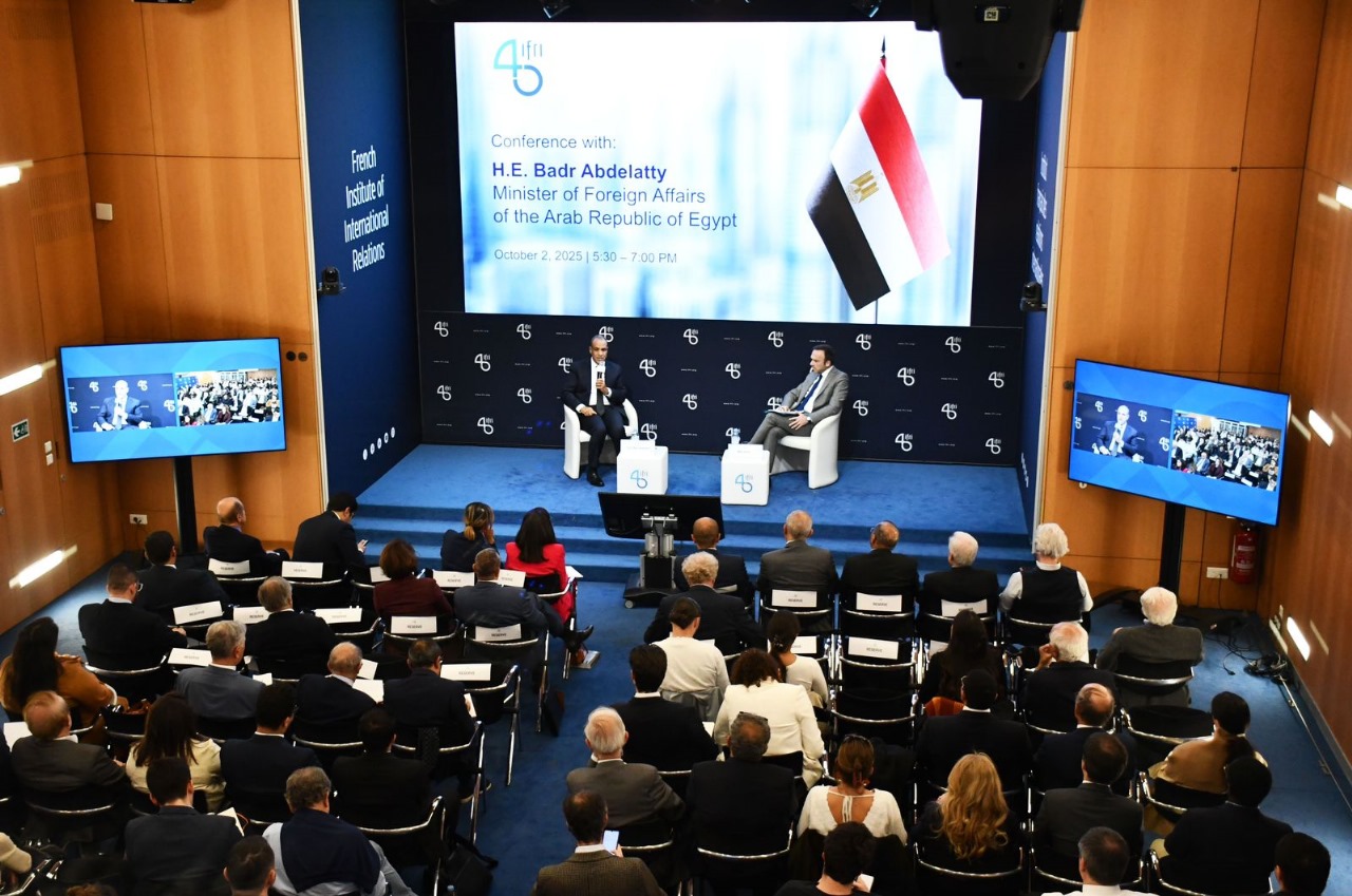 جانب من الحوار جانب من الحوار