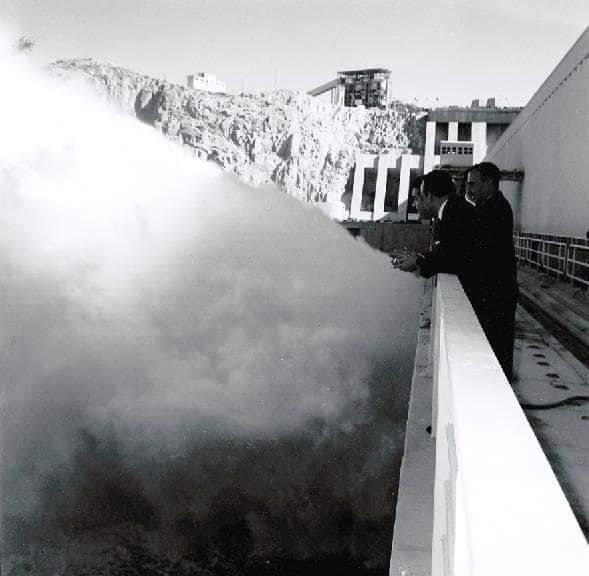 تدفق المياه من التوربينات تدفق المياه من التوربينات