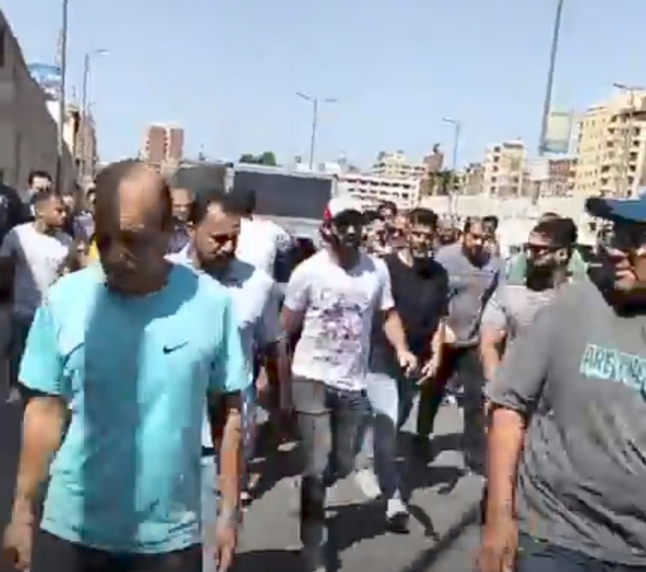 المئات يودعون محسن ابو جريشه المئات يودعون محسن ابو جريشه