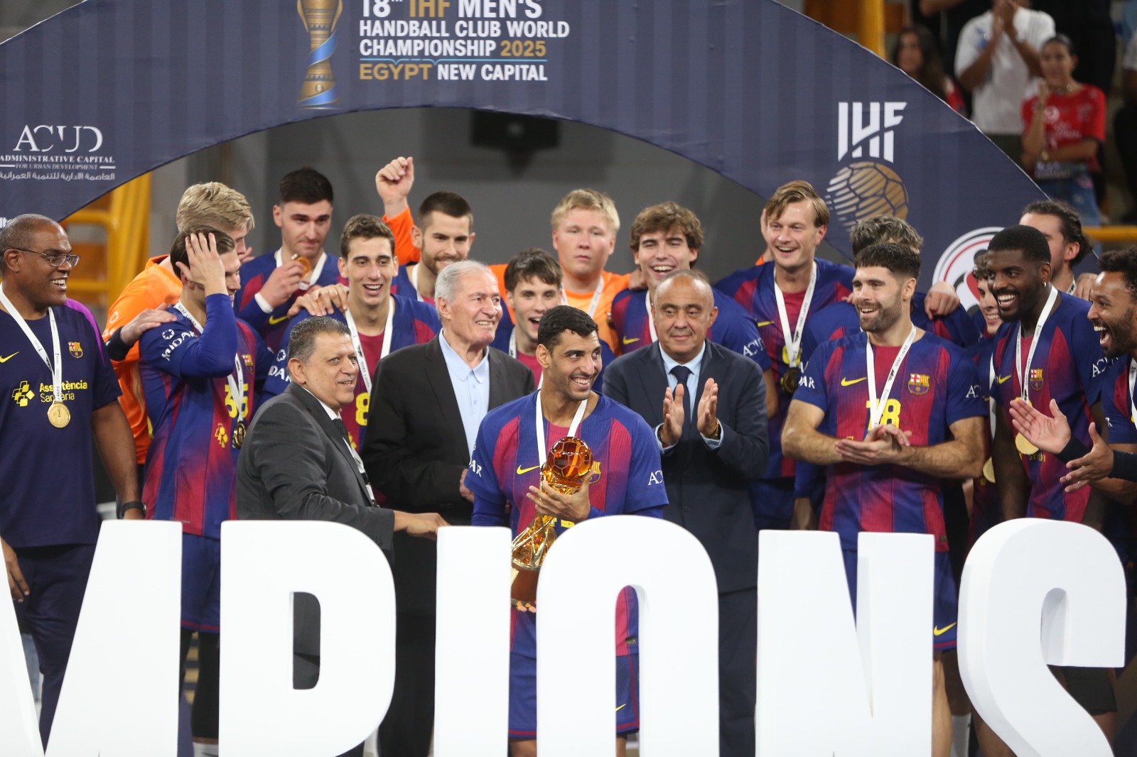 برشلونة يتوج ببطولة العالم لأندية اليد (1)