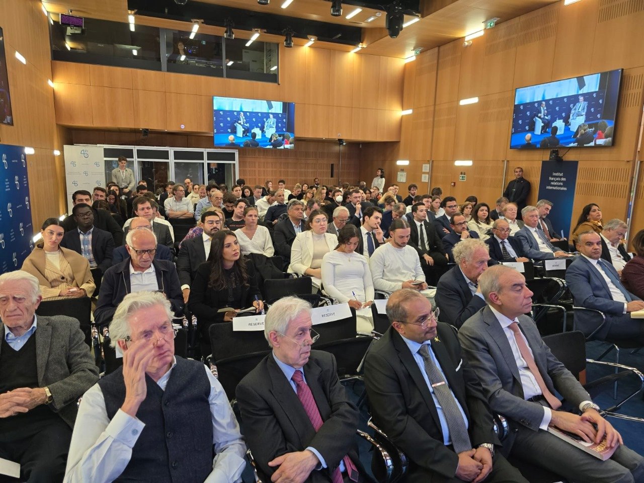 جانب من الحضور جانب من الحضور