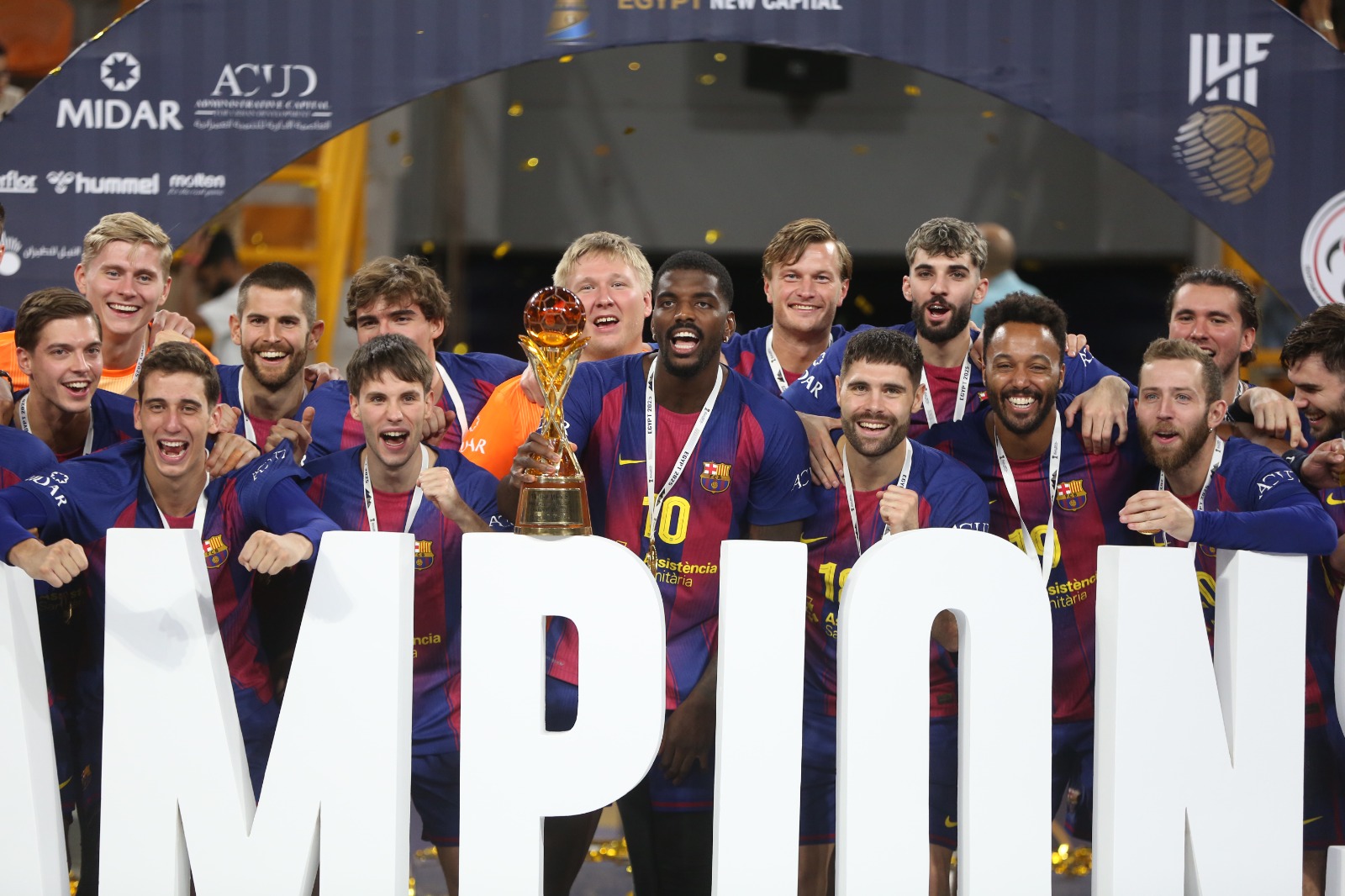 برشلونة يتوج ببطولة العالم لأندية اليد (10)