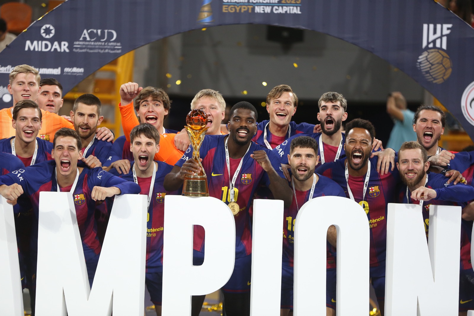 برشلونة يتوج ببطولة العالم لأندية اليد (7)