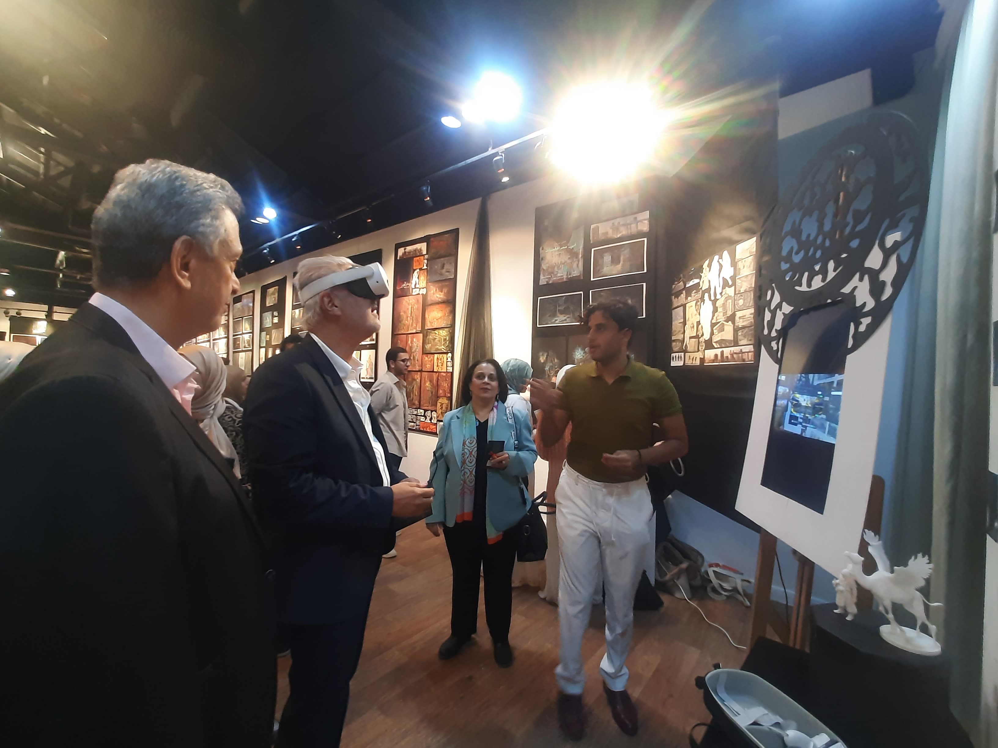 جانب من معرض لمشاريع تخرج طلاب قسم الديكور بجامعة حلوان فى دار الأوبرا المصرية (7)