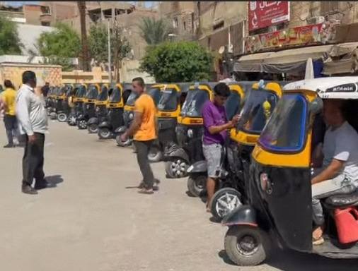 مركبات التوك توك بأخميم