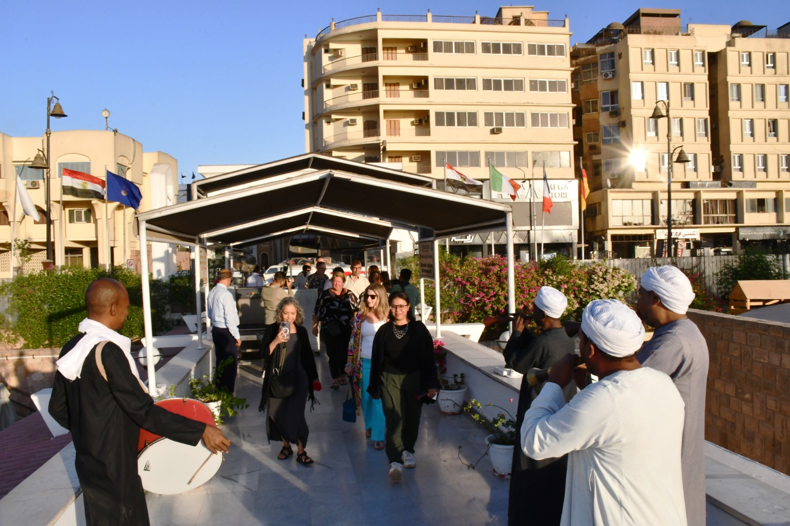 استقبال شعبى