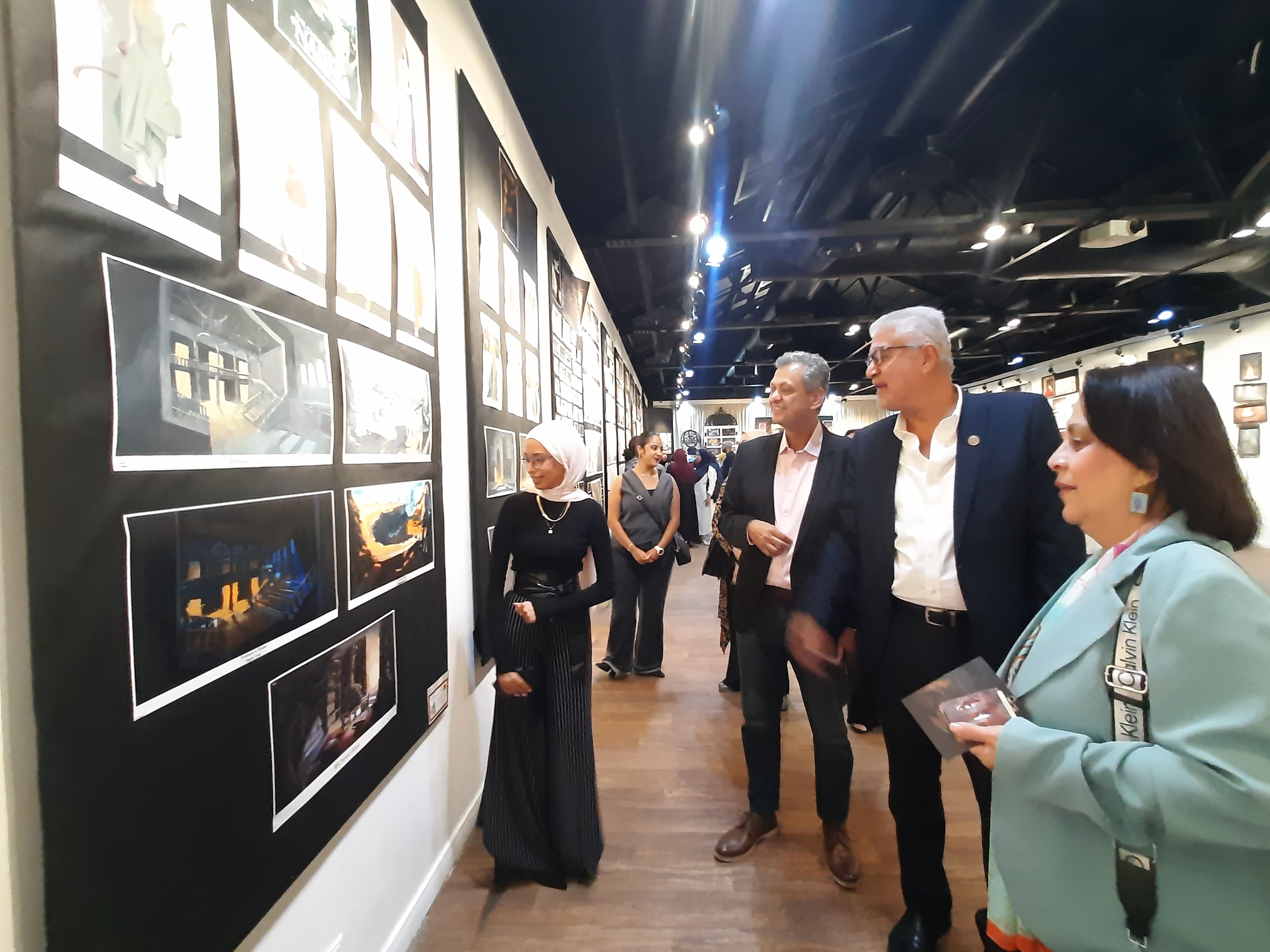 جانب من معرض لمشاريع تخرج طلاب قسم الديكور بجامعة حلوان فى دار الأوبرا المصرية (8)