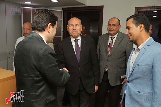 محافظ القاهرة يتفقد صالة تحرير اليوم السابع  (7)