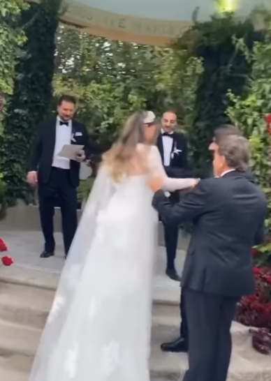 وليد توفيق مع ابنته وعريسها