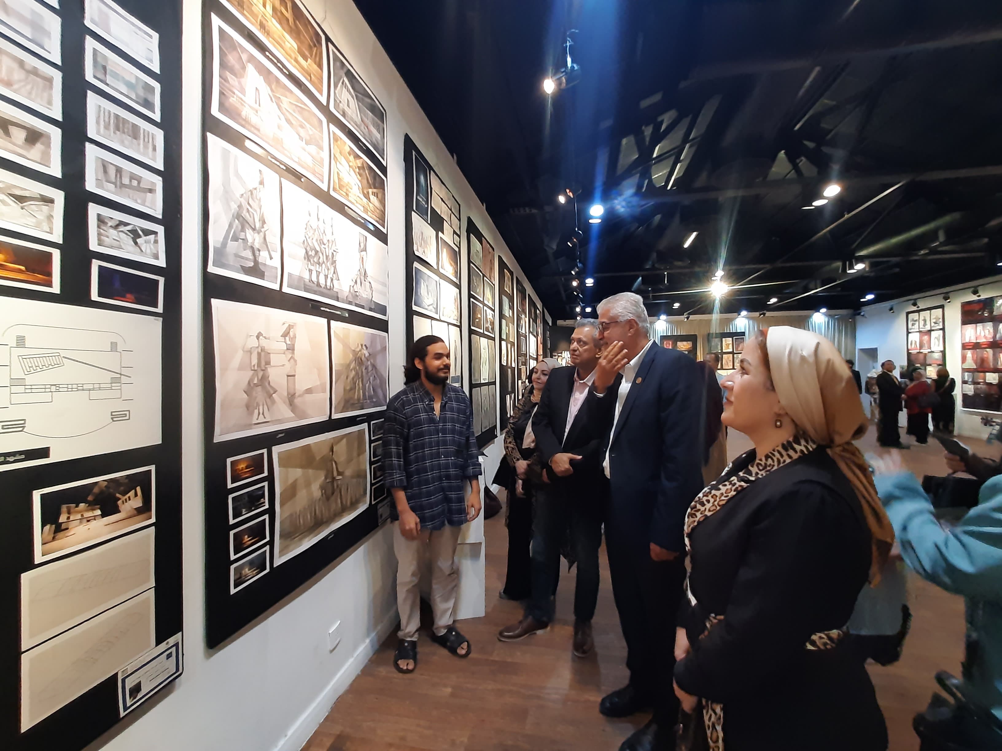 جانب من معرض لمشاريع تخرج طلاب قسم الديكور بجامعة حلوان فى دار الأوبرا المصرية (4)