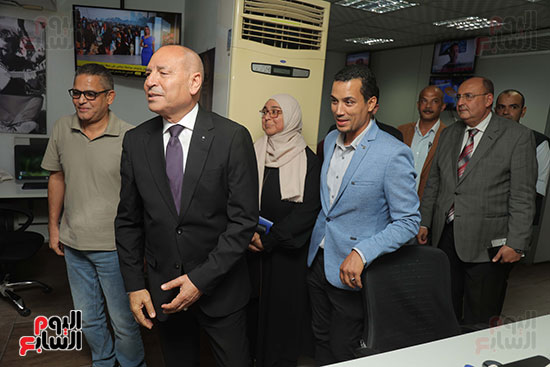 محافظ القاهرة يتفقد صالة تحرير اليوم السابع  (8)