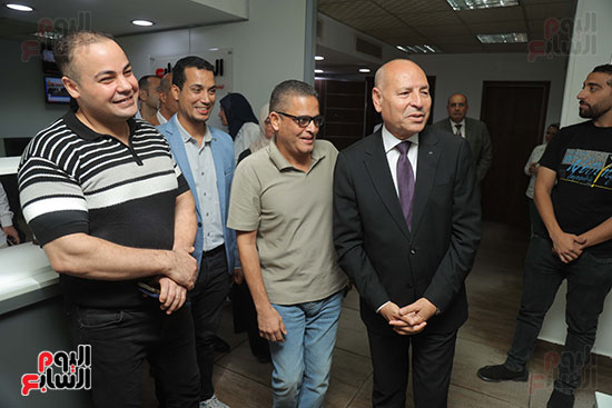 محافظ القاهرة يتفقد صالة تحرير اليوم السابع  (12)