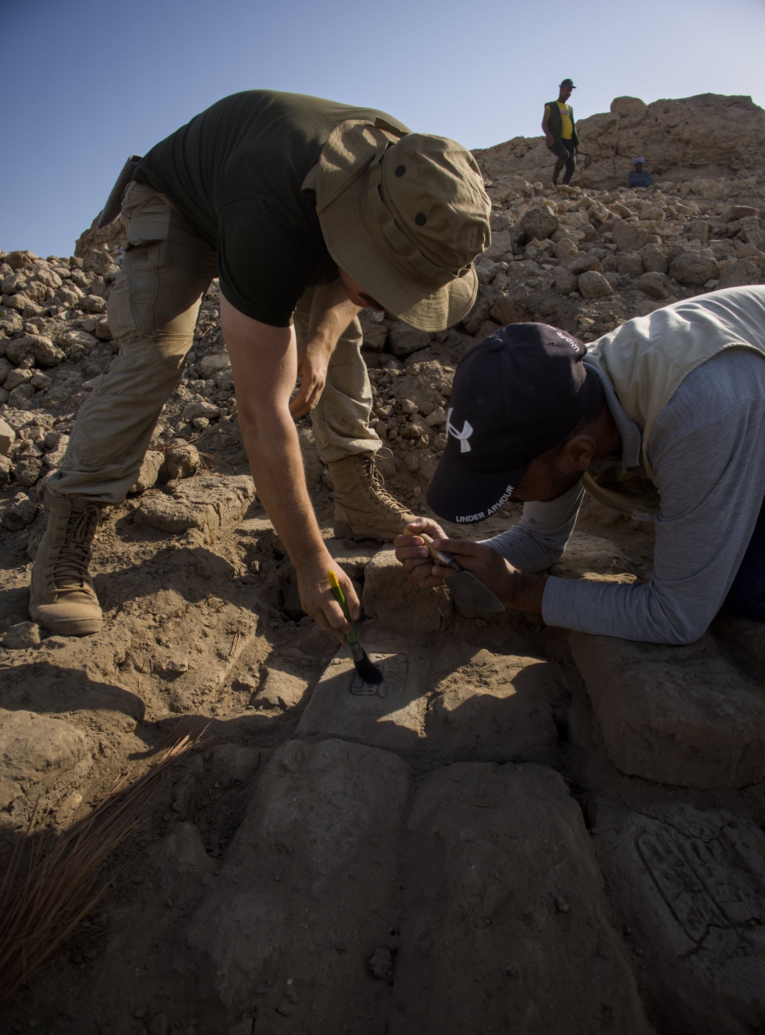 جانب من الاكتشافات فى منطقة بين الجبلين الأثرية بمدينة إسنا جانب من الاكتشافات فى منطقة بين الجبلين الأثرية بمدينة إسنا