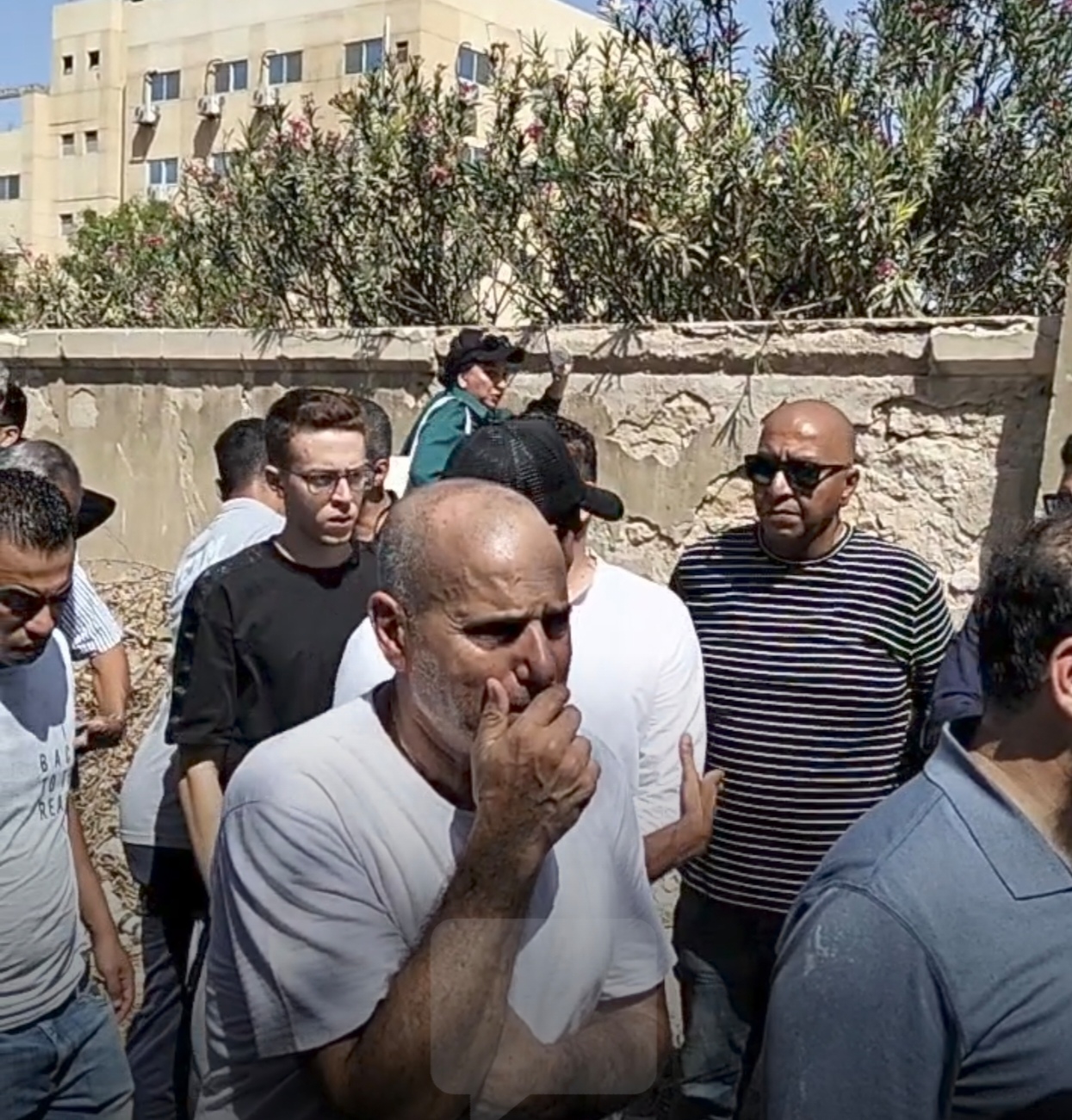 الحزن يخيم ع الحضور الحزن يخيم ع الحضور