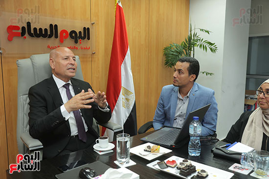 محافظ القاهرة يتفقد صالة تحرير اليوم السابع  (3)