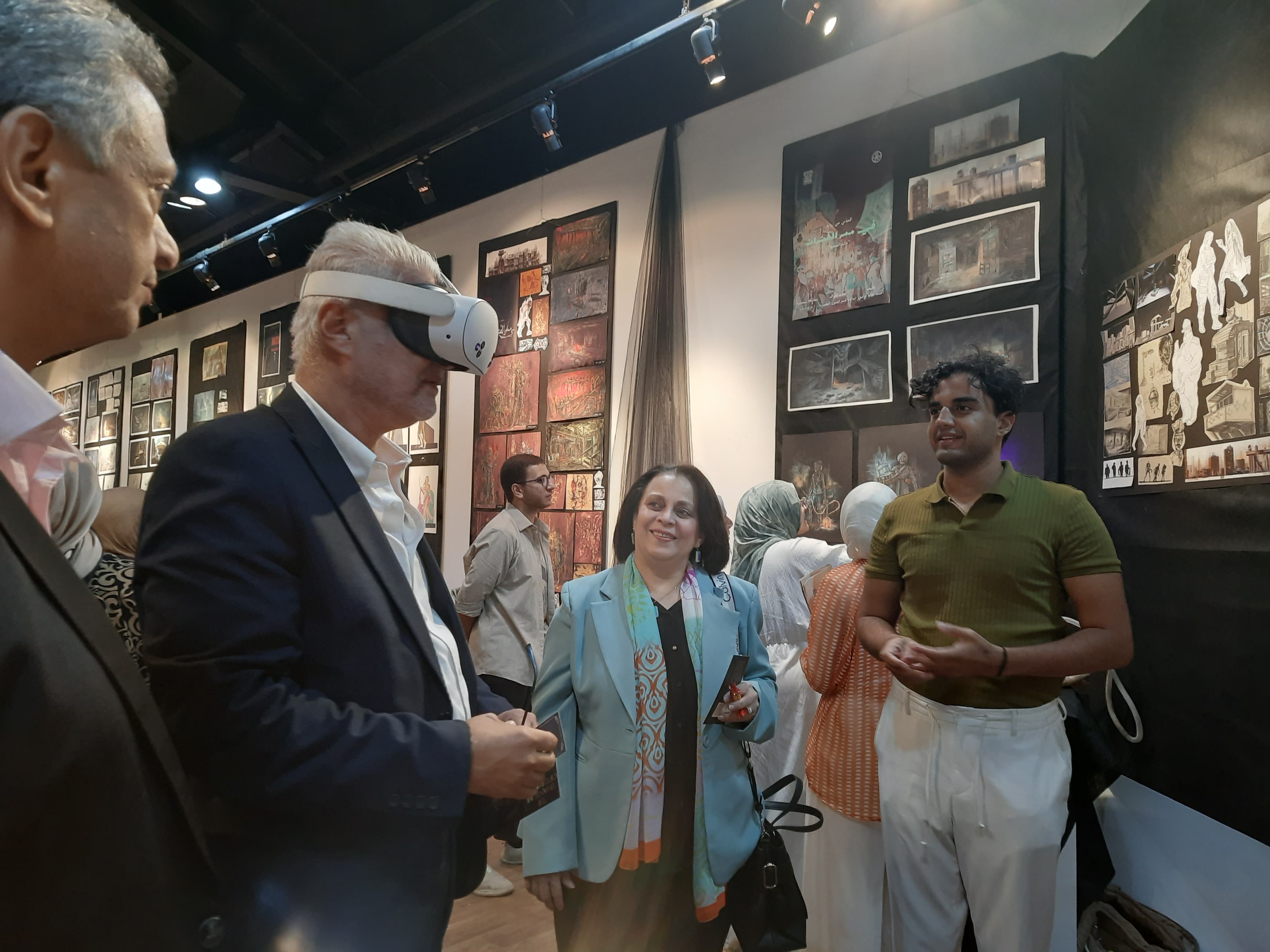 جانب من معرض لمشاريع تخرج طلاب قسم الديكور بجامعة حلوان فى دار الأوبرا المصرية (1)