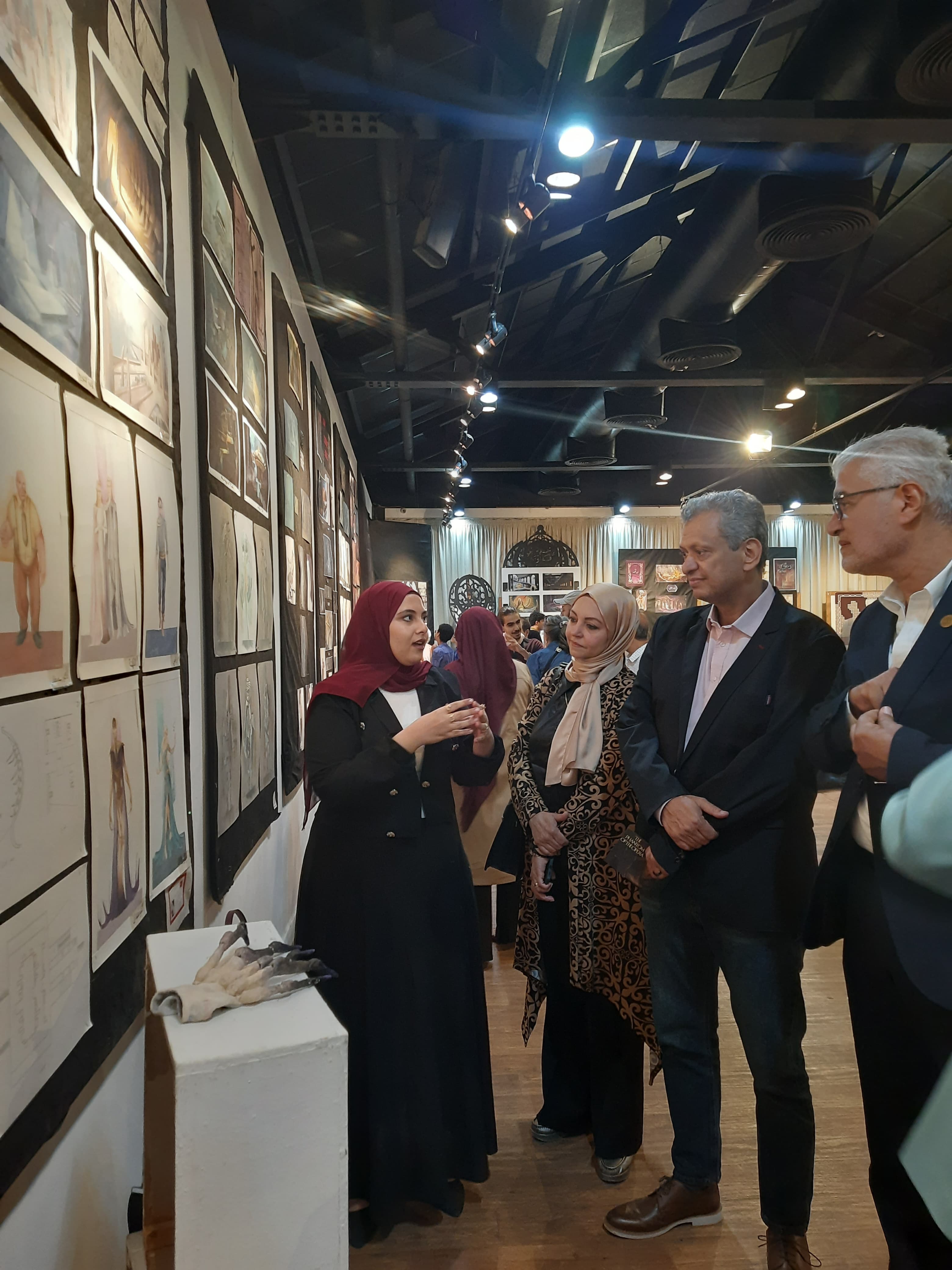 جانب من معرض لمشاريع تخرج طلاب قسم الديكور بجامعة حلوان فى دار الأوبرا المصرية (3)