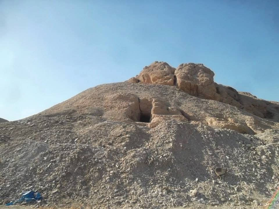 تعرف علي تاريخ منطقة بين الجبلين الآثرية بمدينة إسنا (2)