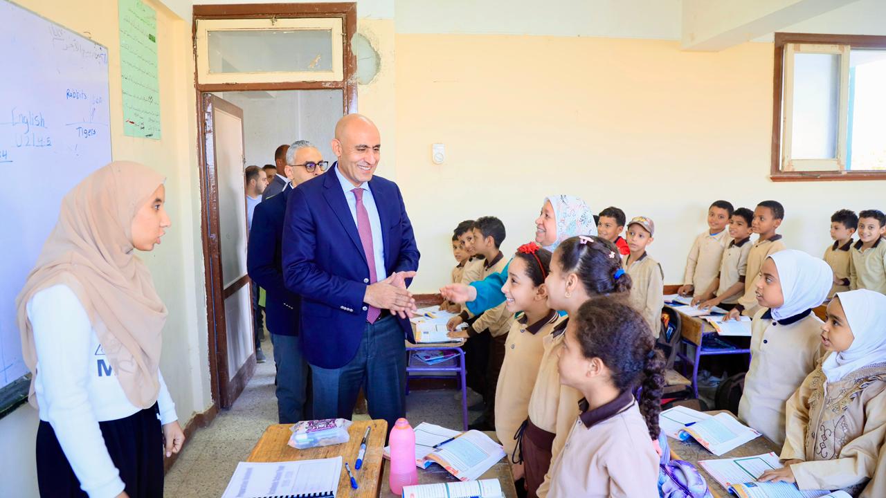 وزير التعليم خلال تواجده فى أحد الفصول