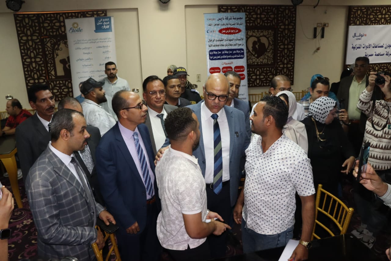 محافظ القليوبية يفتتح ملتقى توظيفي بنادي قليوب  (4)