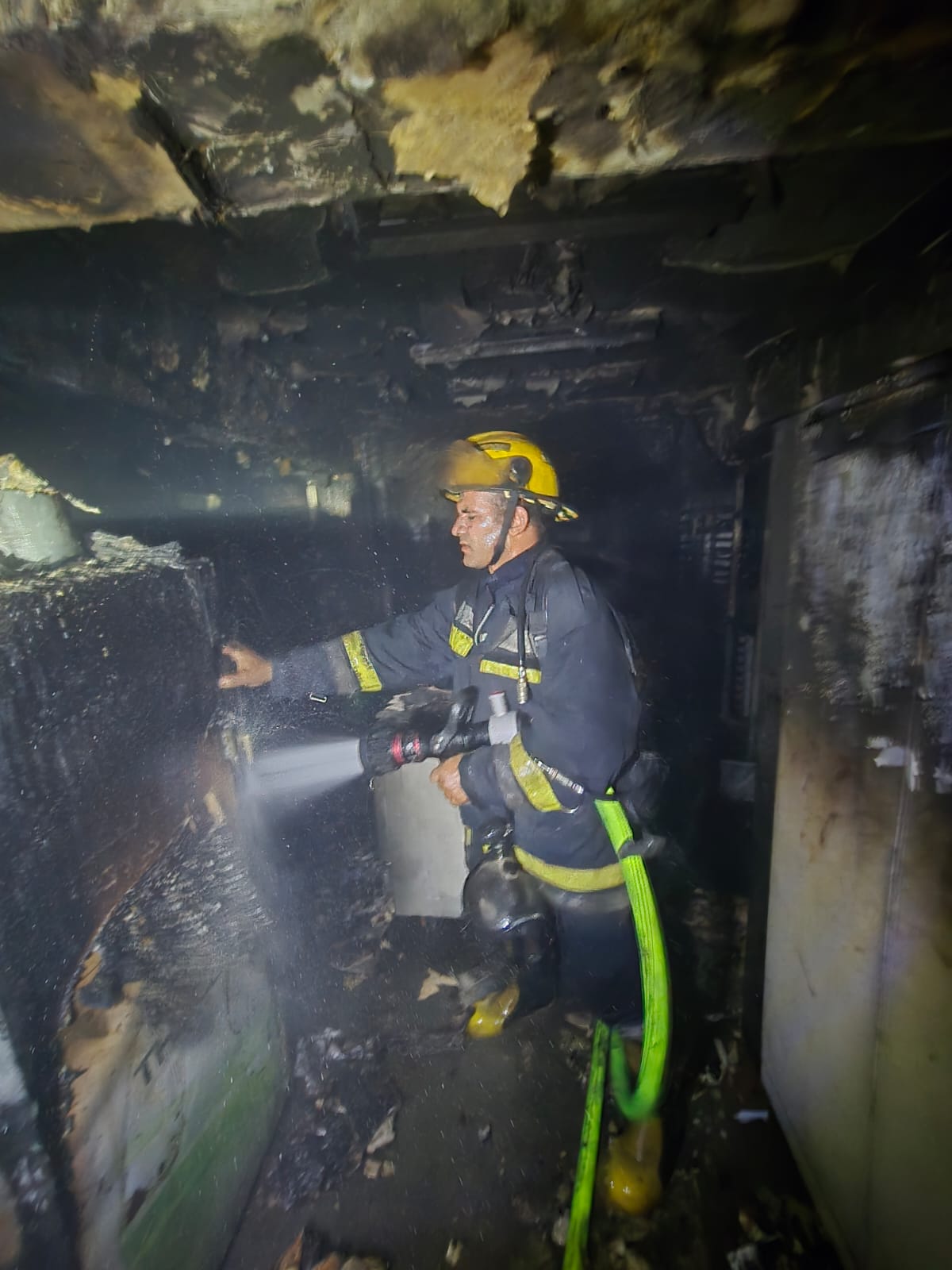 السيطرة على حريق داخل مطعم (1)