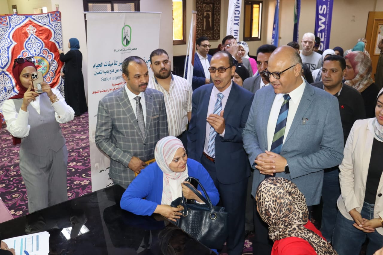 محافظ القليوبية يفتتح ملتقى توظيفي بنادي قليوب  (1)