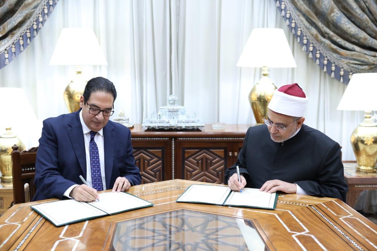 توقيع بروتوكول تعاون بين جامعة الأزهر وجامعة القاهرة توقيع بروتوكول تعاون بين جامعة الأزهر وجامعة القاهرة