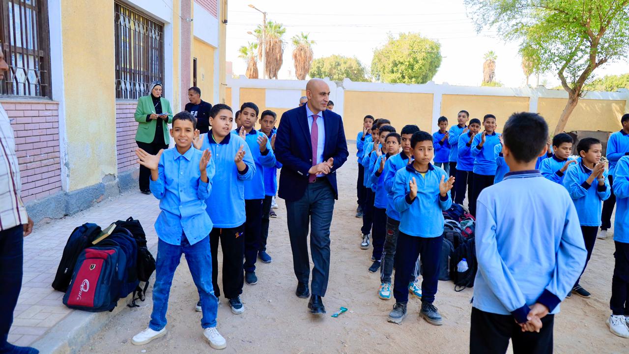 وزير التعليم خلال طابور الصباح