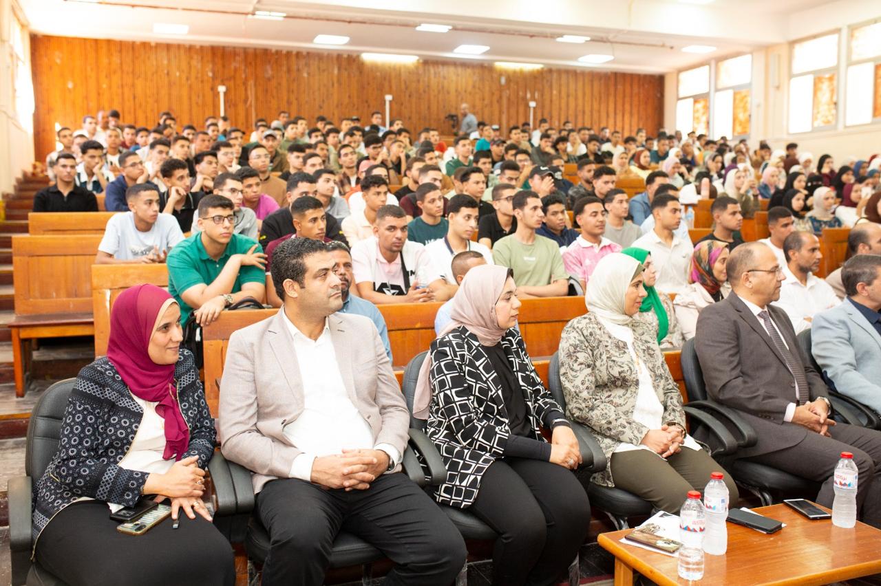 جامعة دمنهور الأهلية تحتفي باستقبال الدفعة الأولى من طلابها (4)