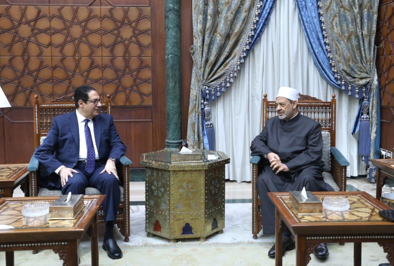 شيخ الأزهر يستقبلُ رئيس جامعة القاهرة شيخ الأزهر يستقبلُ رئيس جامعة القاهرة