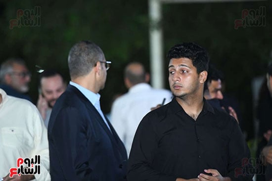 أمير عيد يتلقى عزاء والدته بمسجد حسين صدقى فى المعادي (14)