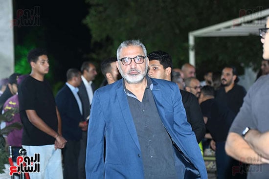 أمير عيد يتلقى عزاء والدته بمسجد حسين صدقى فى المعادي (12)