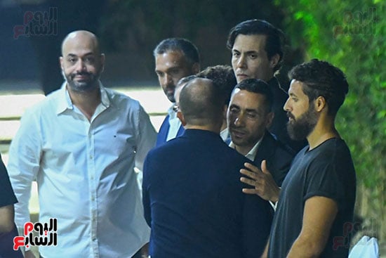أمير عيد يتلقى عزاء والدته بمسجد حسين صدقى فى المعادي (8)