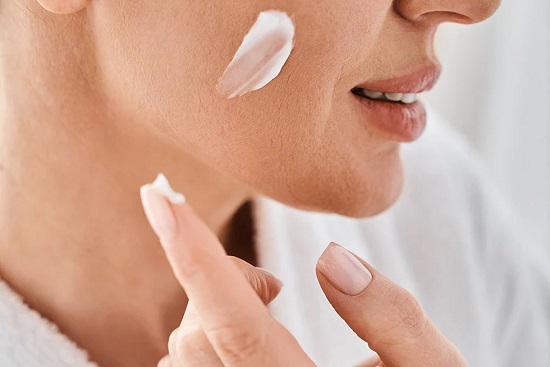 العناية بالبشرة