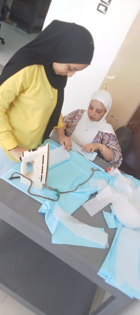 بدء التشغيل الفعلي لورشة تصنيع زيّ السلامة المهنية للعاملين بالأقصر