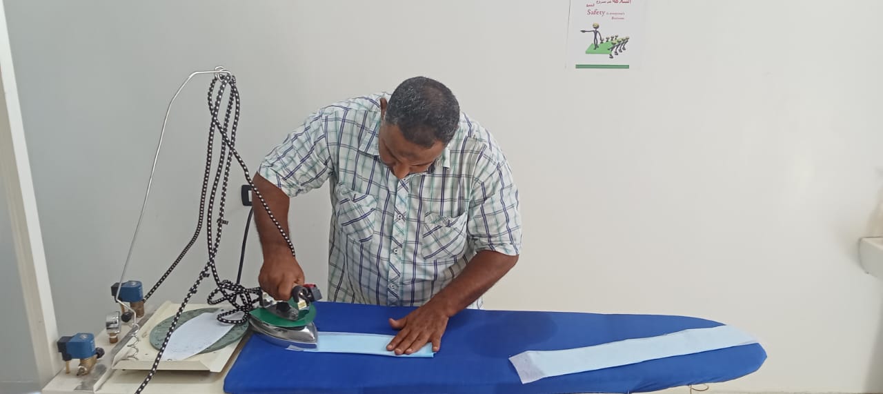 مياه الأقصر تبدأ التشغيل الفعلي لورشة تصنيع زيّ السلامة المهنية للعاملين