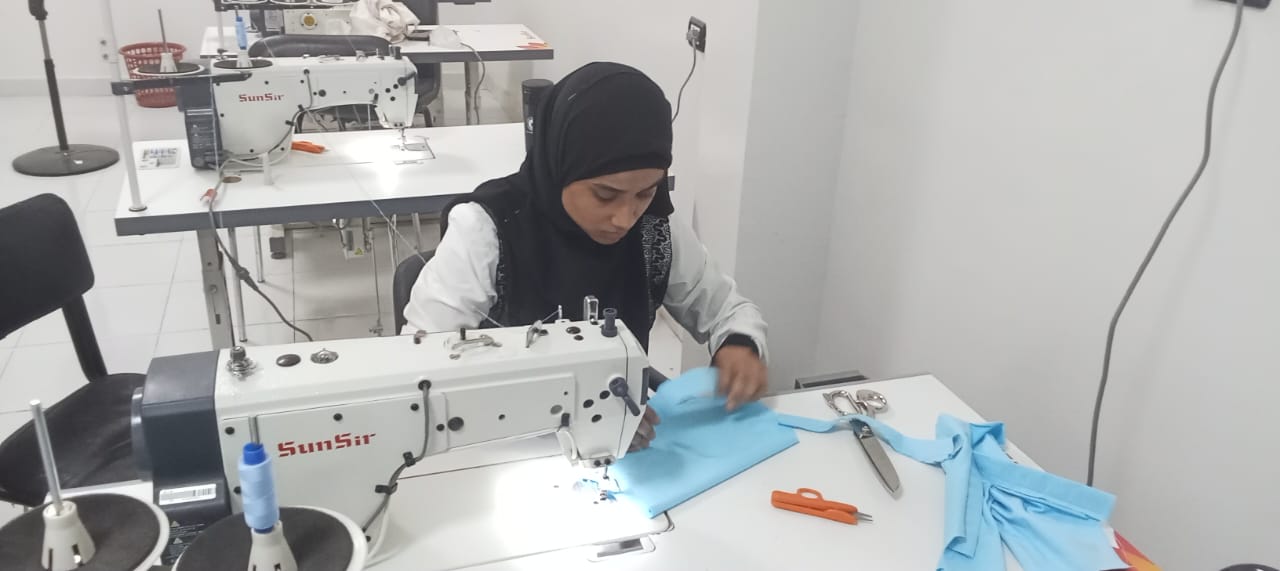 شركة مياه الأقصر تبدأ التشغيل الفعلي لورشة تصنيع زيّ السلامة المهنية للعاملين