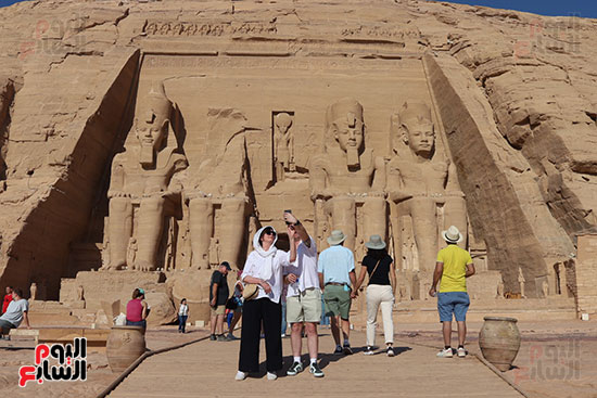 الحب-أمام-معبد-أبوسمبل الحب-أمام-معبد-أبوسمبل