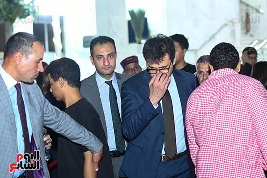 أمير عيد يتلقى عزاء والدته بمسجد حسين صدقى فى المعادي (5)
