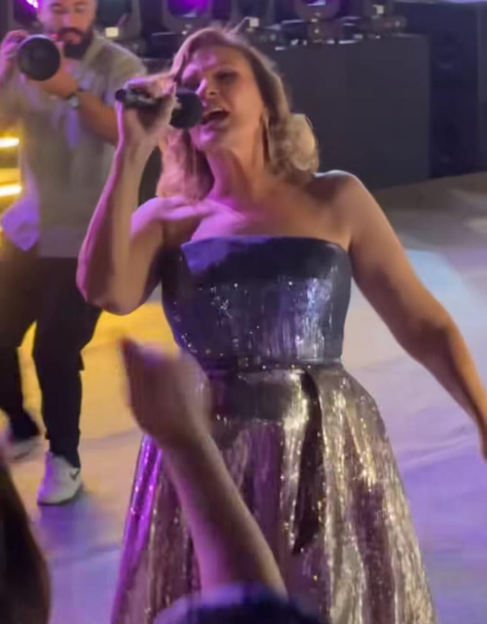 يسرا تشعل أجواء احتفال مهرجان الجونة (1)