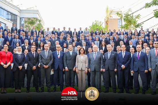 صورة تذكارية بعد إنهاء التدريب