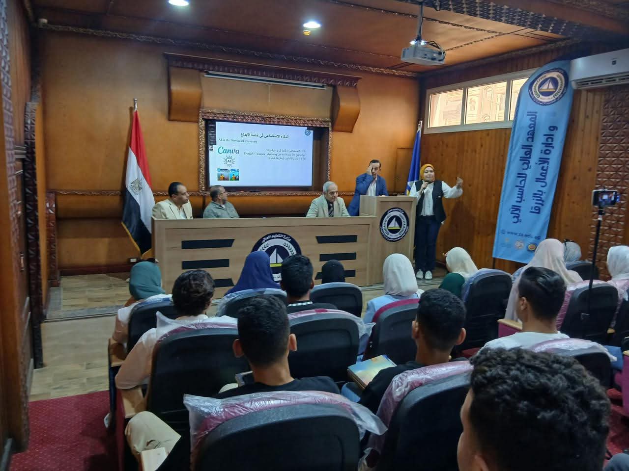 جانب من ندوة الكاتب الصحفى محمد ثروت بالمعهد العالى للحاسب الآلى وإدارة الأعمال بدمياط (3)