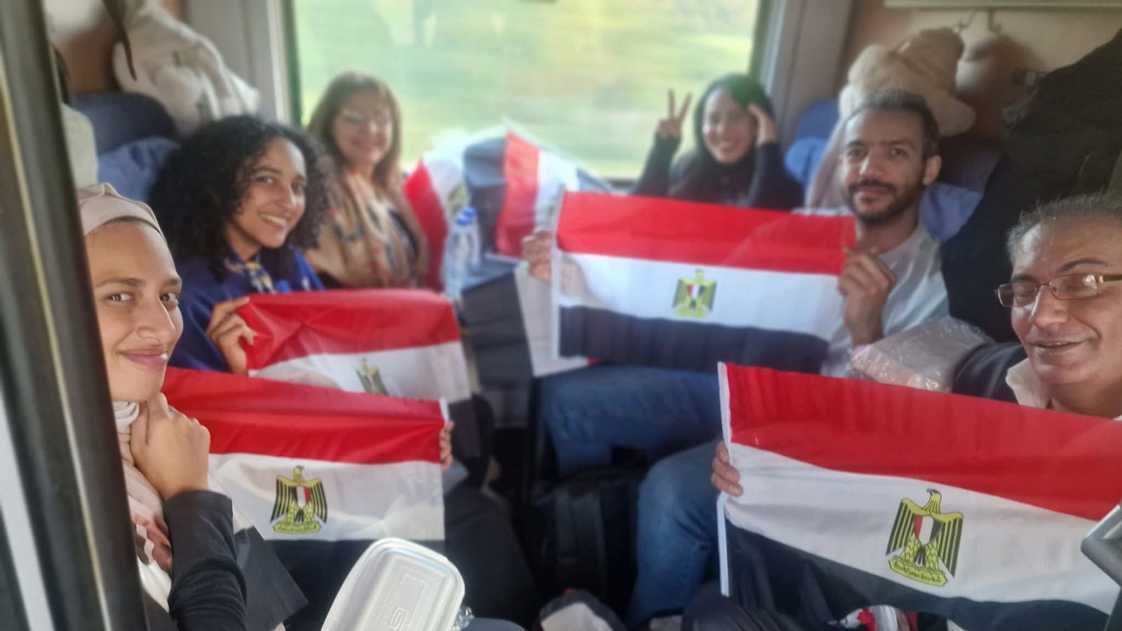 الجاليات المصرية تتحرك لبروكسل لاستقبال الرئيس السيسى (1)