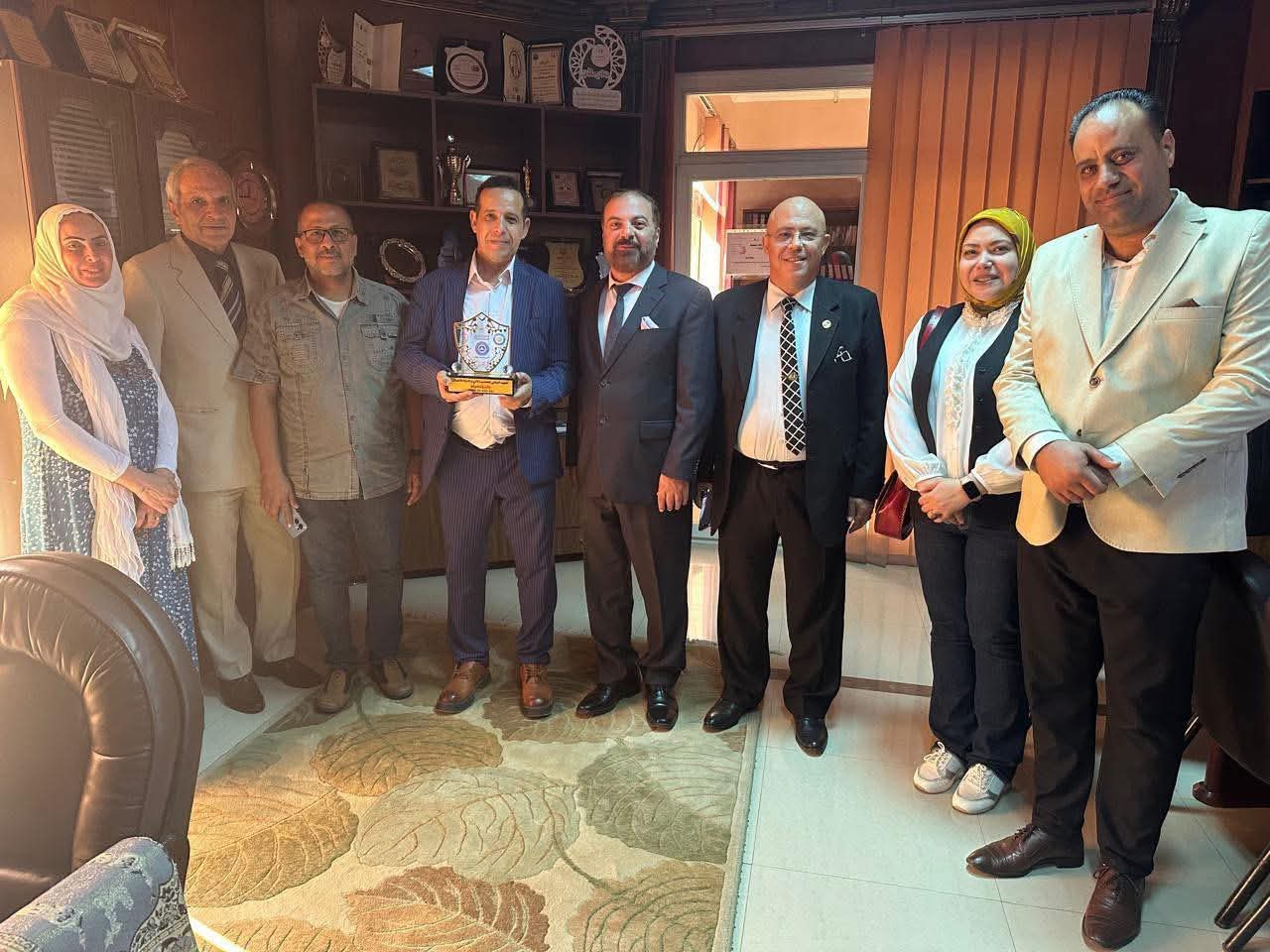 المعهد العالى للحاسب الآلى وإدارة الأعمال بدمياط يُكرّم الكاتب الصحفى محمد ثروت المعهد العالى للحاسب الآلى وإدارة الأعمال بدمياط يُكرّم الكاتب الصحفى محمد ثروت