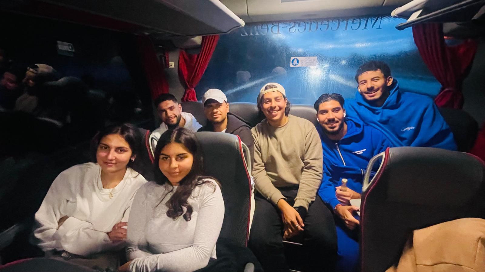 الجاليات المصرية تتحرك لبروكسل لاستقبال الرئيس السيسى (16)