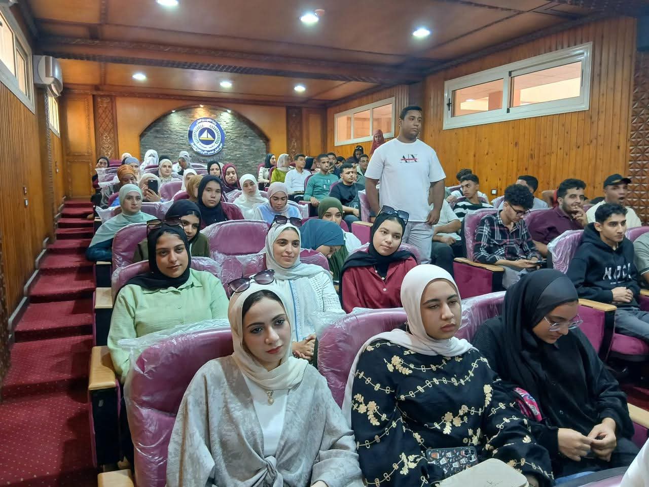 جانب من ندوة الكاتب الصحفى محمد ثروت بالمعهد العالى للحاسب الآلى وإدارة الأعمال بدمياط (4)