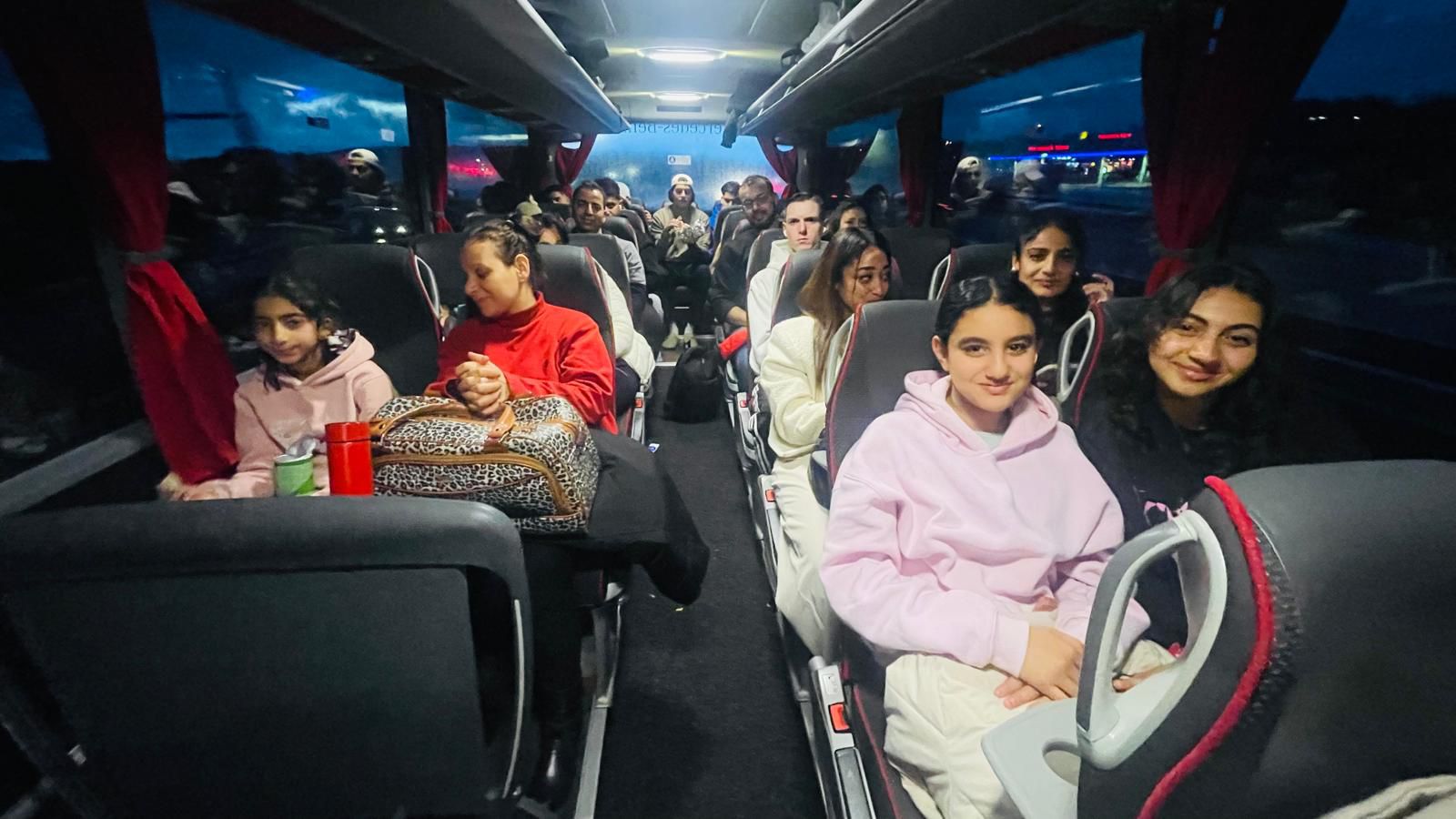 فئات عمرية مختلفة تستعد لاستقبال الرئيس السيسي