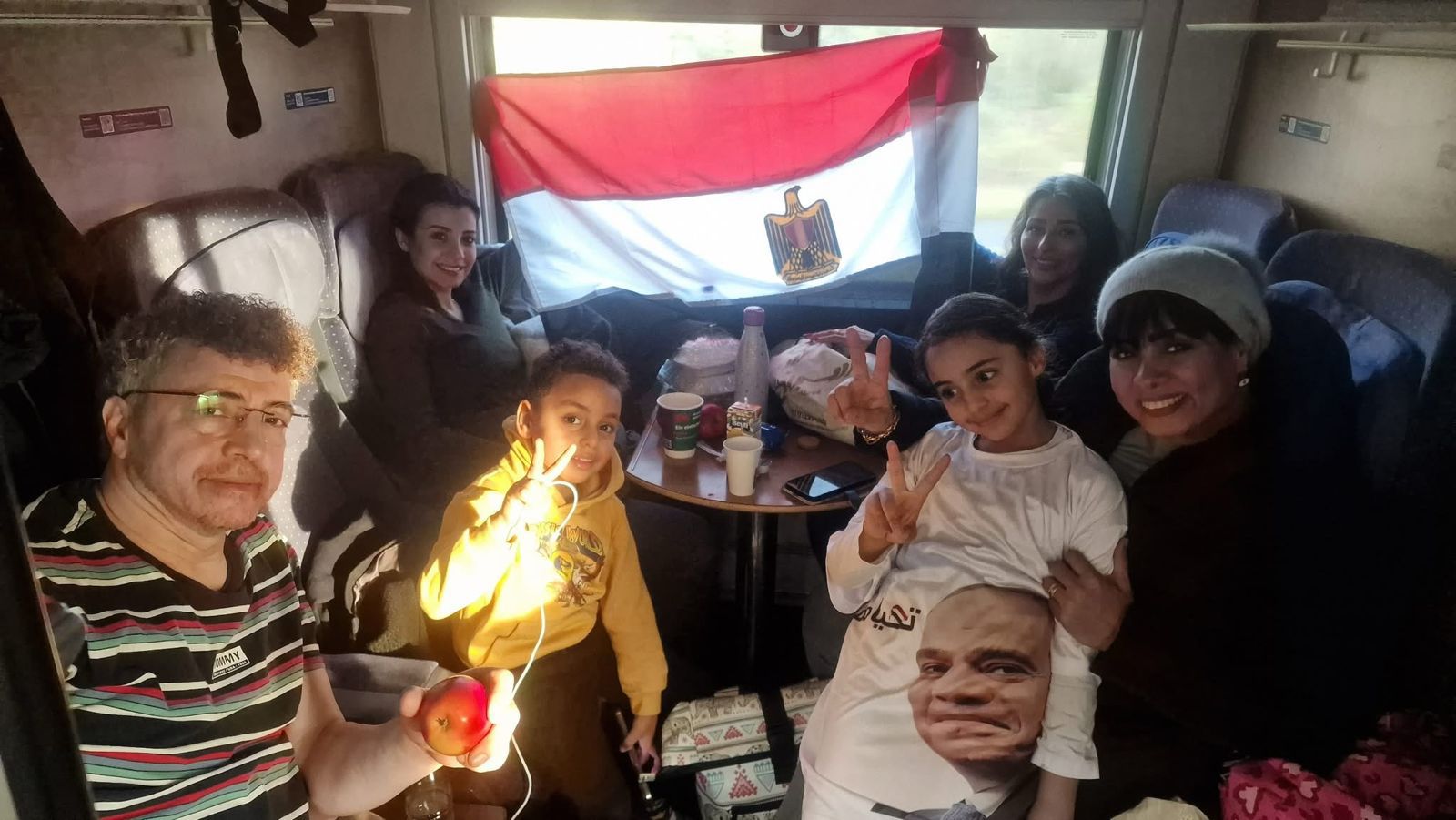 الجاليات المصرية تتحرك لبروكسل لاستقبال الرئيس السيسى (32)