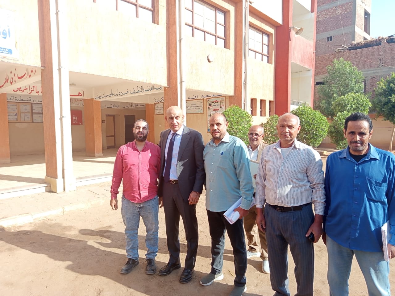 الوزير مع المدرسين الوزير مع المدرسين