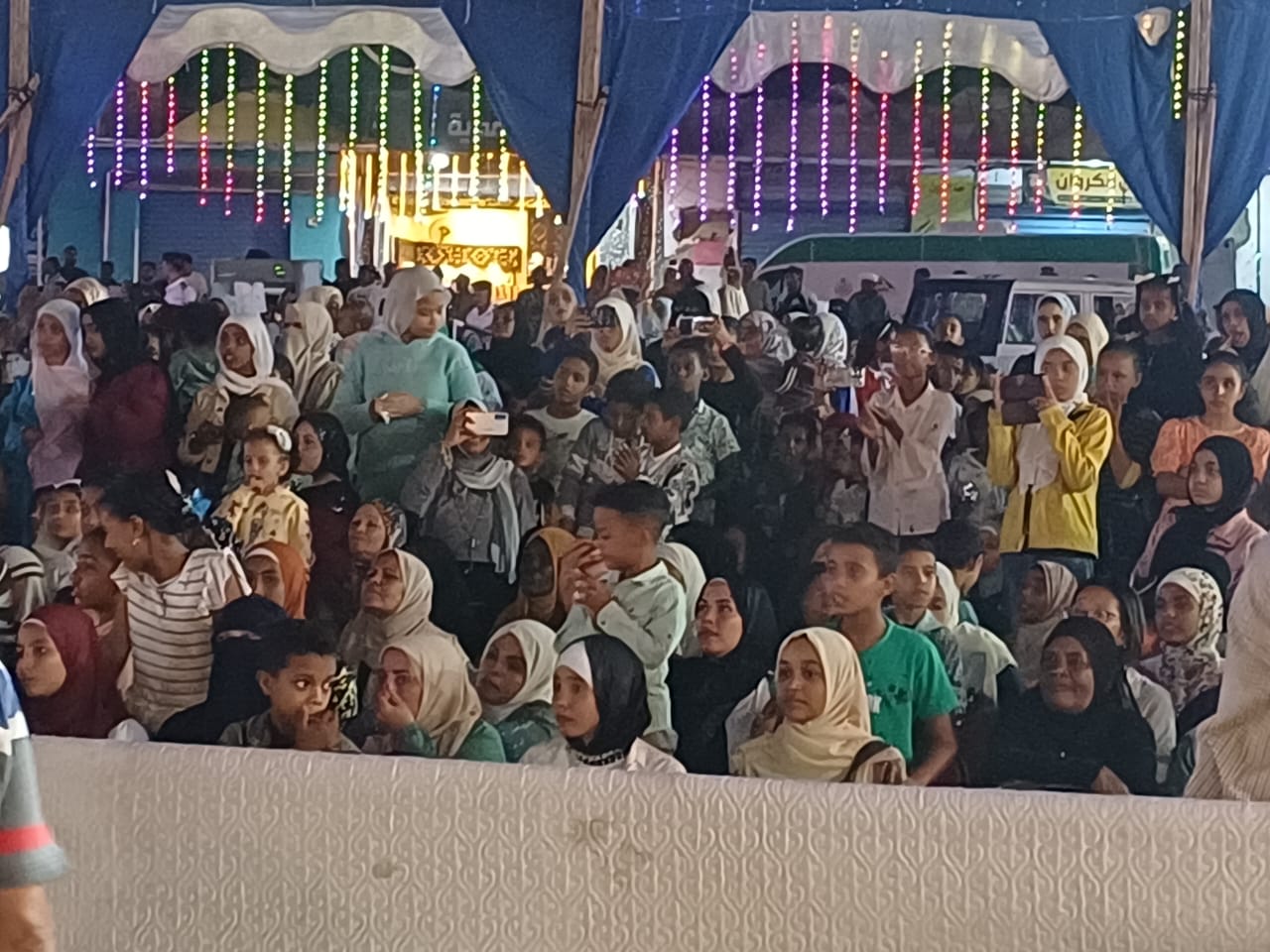 عروض فنية لـ8 فرق شعبية بمدينة أبوسمبل فى اسوان عروض فنية لـ8 فرق شعبية بمدينة أبوسمبل فى اسوان